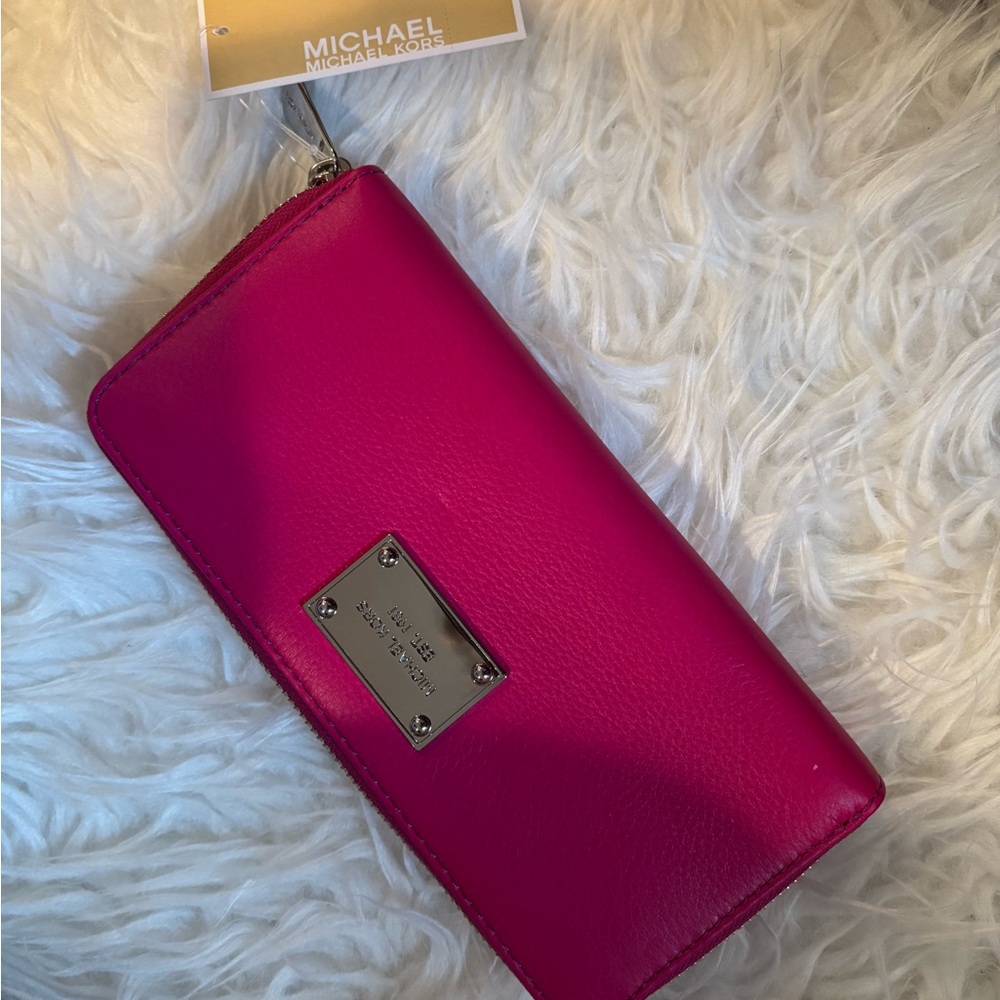 Michael Kors Fuchsia Wallet